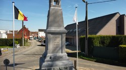 Belle restauration du monument aux morts à Warcoing
