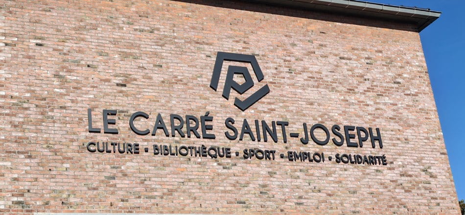 Pecq affiche son identité sur ses bâtiments communaux
